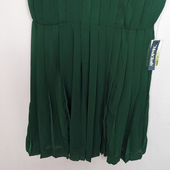 NWT Modcloth M The Pleat-est Dress Solid Green Green Fit and Flare Bow Pleated - Picture 11 of 16
